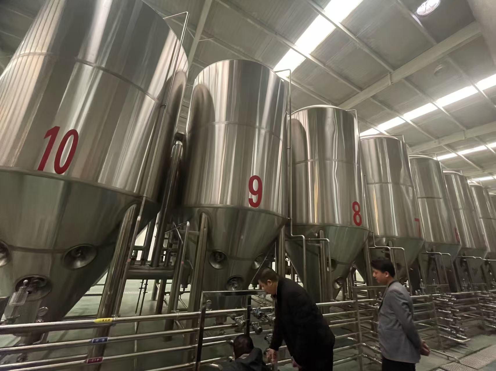 甘肃精酿啤酒设备厂—平面布置、设备设计、制造、调试、培训等一条龙服务